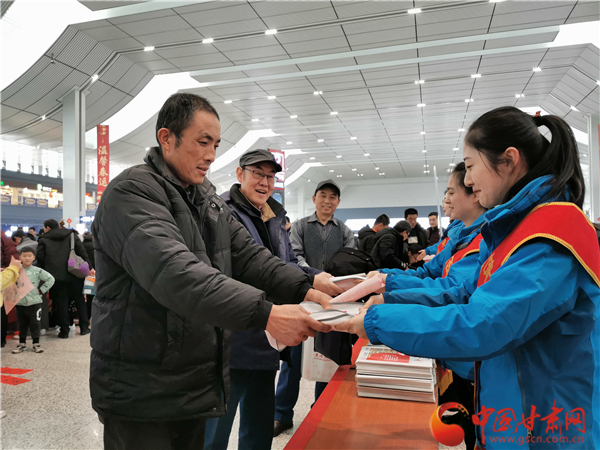 “情系農(nóng)民工·書香伴歸程” 甘肅新華書店在全省開(kāi)展圖書捐贈(zèng)活動(dòng)