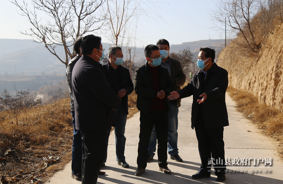 索鴻賓在鴛鴦、樺林鎮(zhèn)檢查指導疫情防控和脫貧攻堅等工作