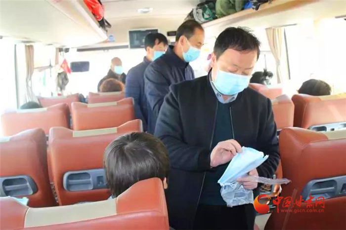 今起蘭州客運中心恢復(fù)兩班平?jīng)鰧Πl(fā)班車