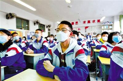 甘肅省初三和高一、高二年級(jí)學(xué)生昨日開(kāi)學(xué) 青春校園又聞瑯瑯讀書(shū)聲