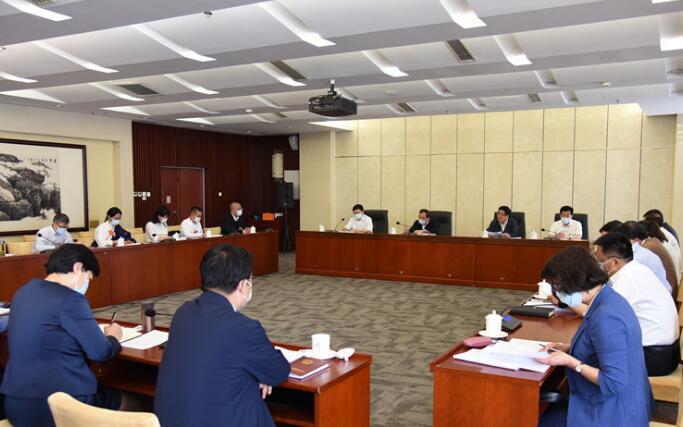 【兩會(huì)快訊】甘肅代表團(tuán)分組審議全國(guó)人大常委會(huì)工作報(bào)告，林鐸參加第一小組會(huì)議并發(fā)言