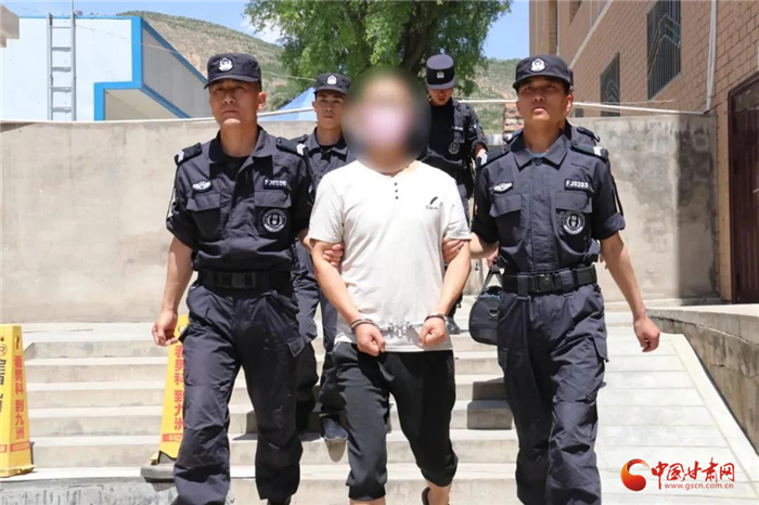 定西警方抓獲潛逃16年特大經(jīng)濟(jì)犯罪案嫌疑人（圖）