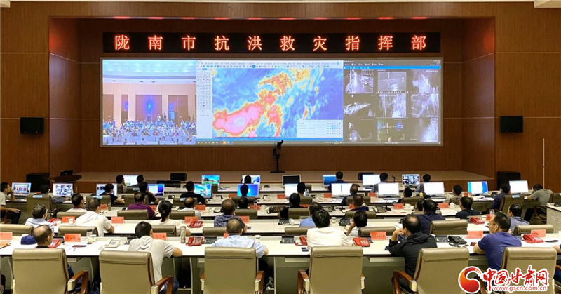 隴南市委市政府連夜調(diào)度抗洪救災工作（圖）