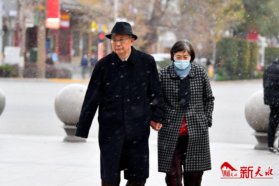 初雪來了！一起在天水街頭，共赴“白頭”！