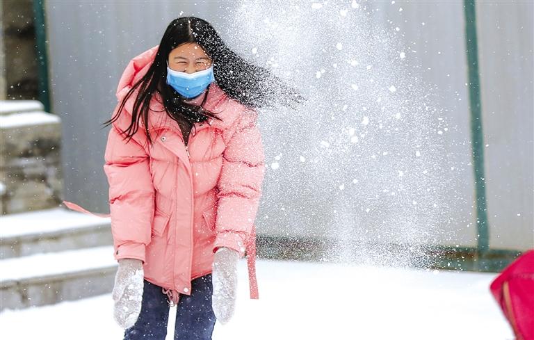 笑看飛瓊花 雪滿金城道 蘭州迎來(lái)2021年第一場(chǎng)雪