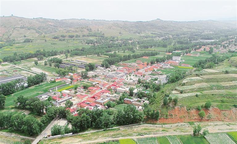 臨夏州積石山縣投資380余萬元在關家川鄉(xiāng)何家村實施了風貌改造項目