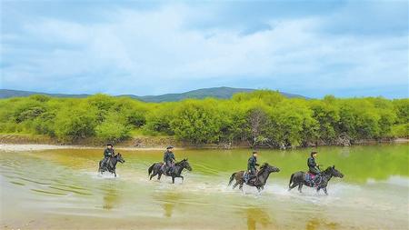 草原騎警，牧民心中的親人——記瑪曲縣公安局草原騎警大隊