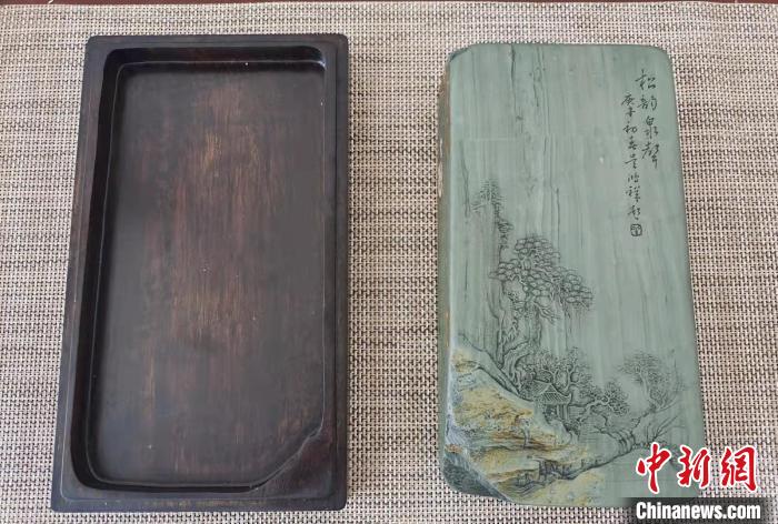 圖為盧保勝為提升洮硯文化內(nèi)涵，制作“一硯一銘、一盒一拓”成品展示。　張婧 攝