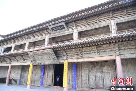 圖為張掖大佛寺建筑外圍?！钇G敏 攝