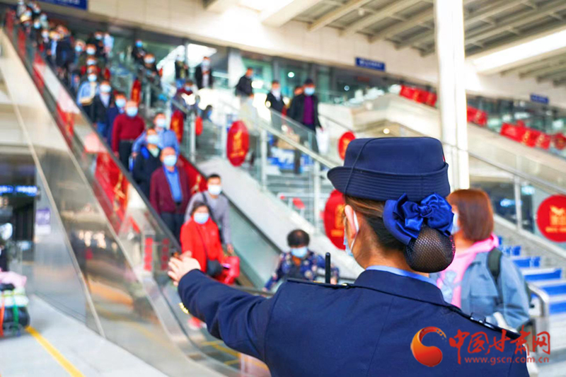 中鐵蘭州局加開(kāi)臨客滿足旅客出行需求