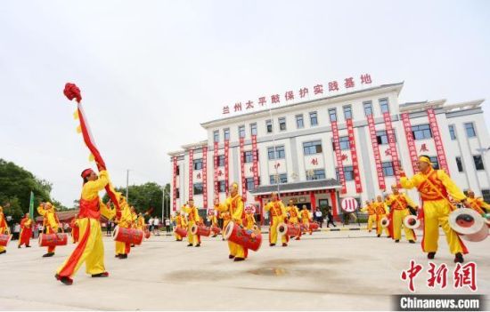2021年6月30日，蘭州太平鼓教育保護(hù)實(shí)踐基地啟動(dòng)儀式在蘭州新區(qū)舉行。(資料圖) 高展 攝