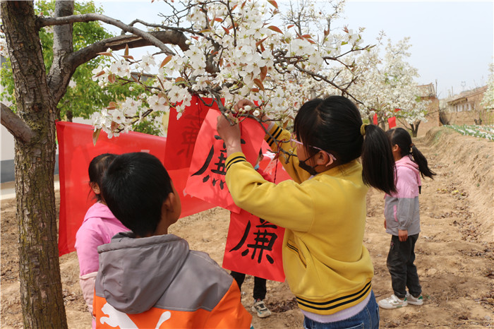 2.廉潔文化進(jìn)梨園活動(dòng).jpg