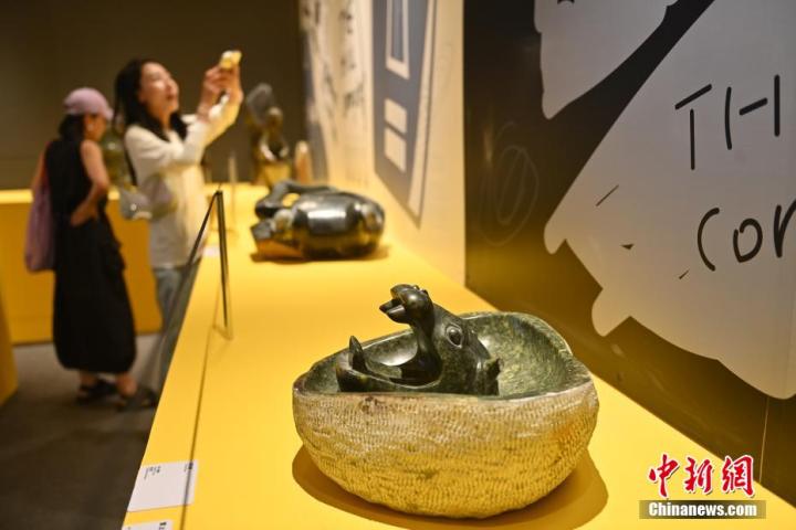 圖為該藝術展展陳的蛇紋石作品《河馬池》。中新社記者 李亞龍 攝